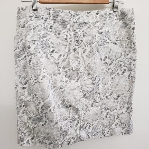 Chico's Snakeskin Print Straight Short Casual Skirt Women's Sz 1.5 - Picture 3 of 7